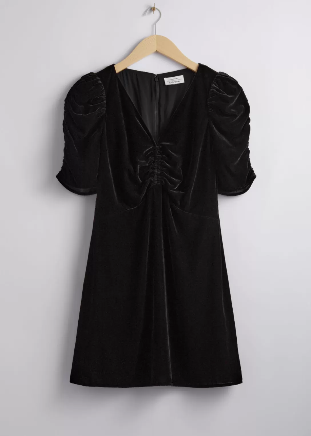 & Other Stories Robe Courte Froncée En Velours Noir Fashion