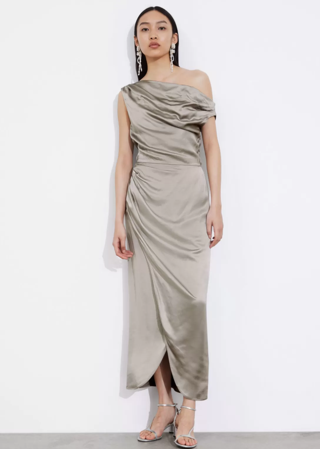 & Other Stories Robe Midi Drapée En Satin Gris Outlet