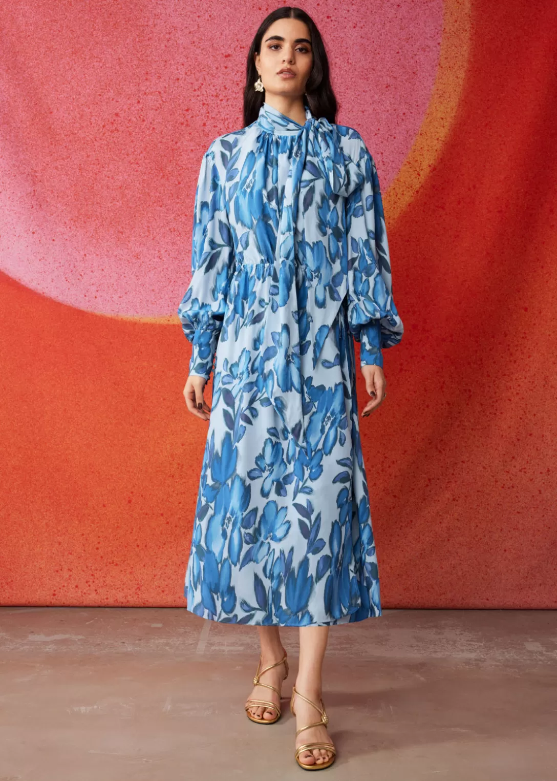 & Other Stories Robe Midi Portefeuille Avec Lien à Nouer Au Col Imprimé floral bleu Hot